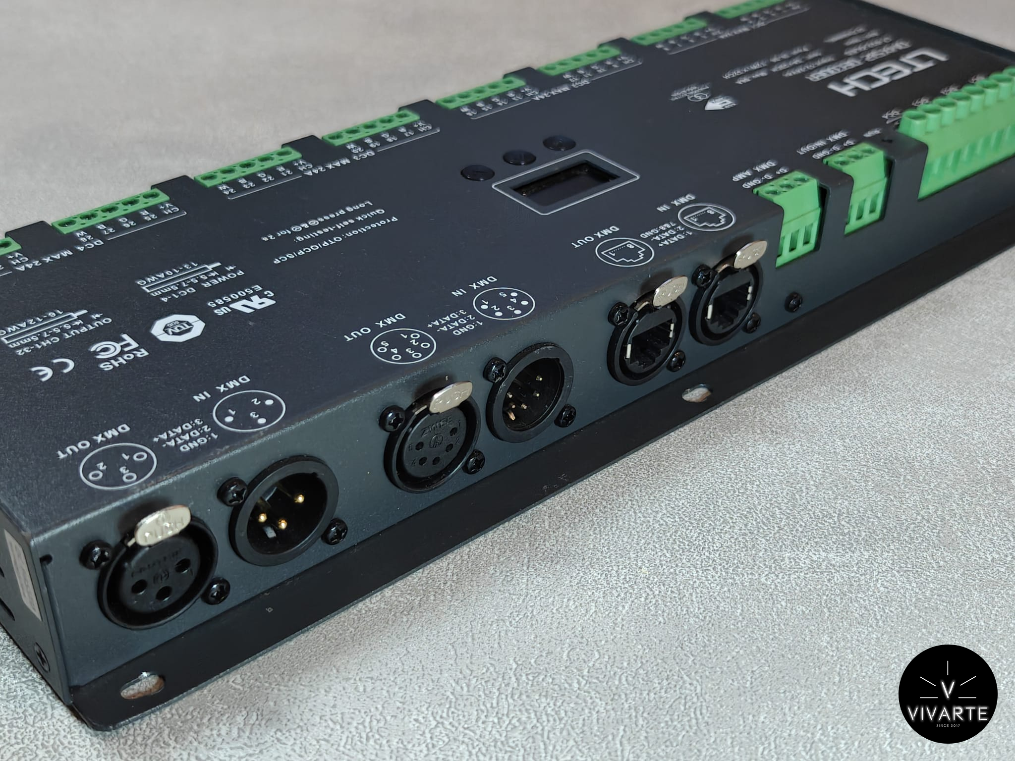 LTECH LT-932-OLED DMX dekooder – DMX sisend- ja väljundliidesed