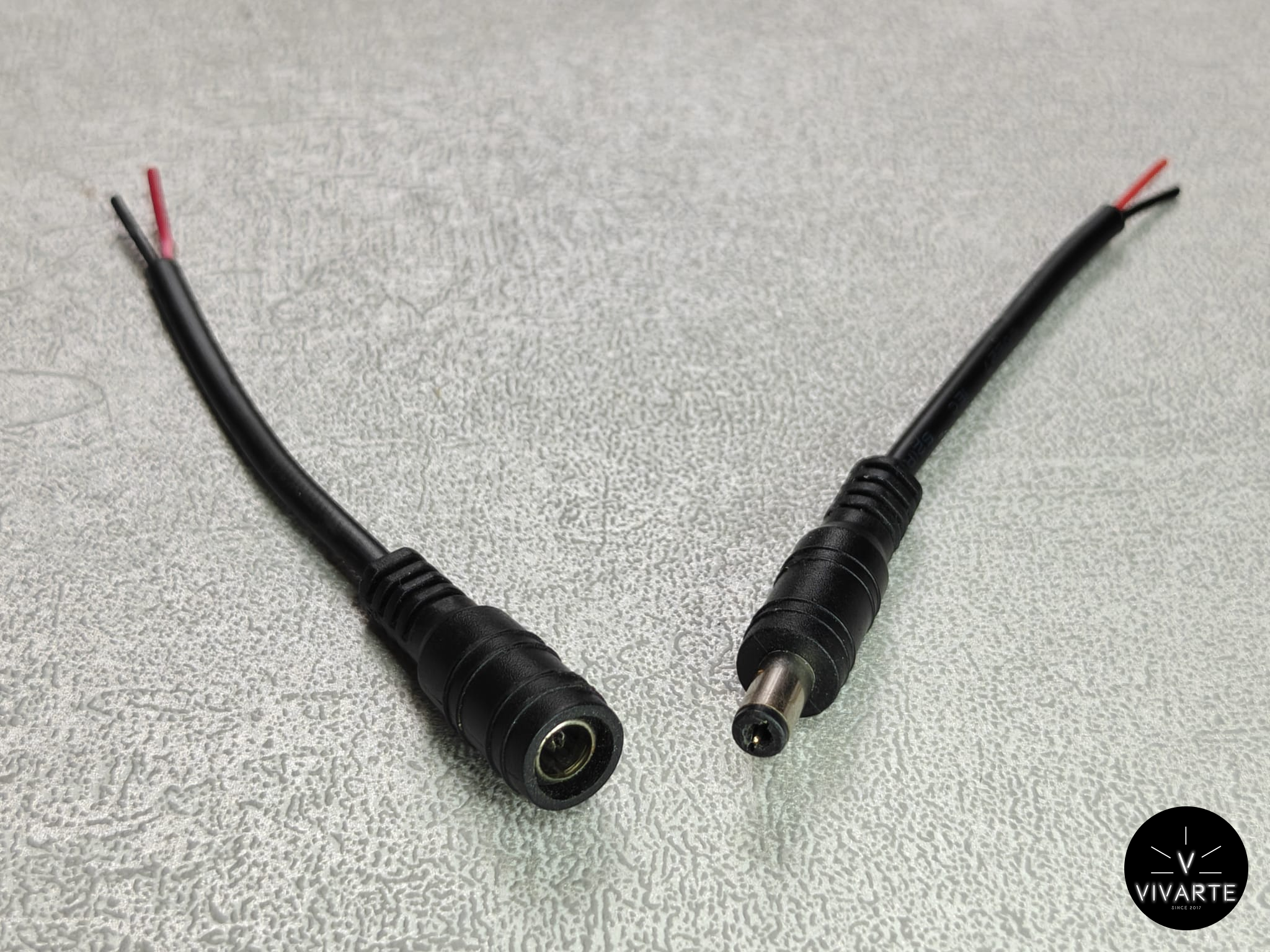 DC Jack pikenduskaabel 15 cm – pistik ühes otsas, punane/must juhtmeots teises