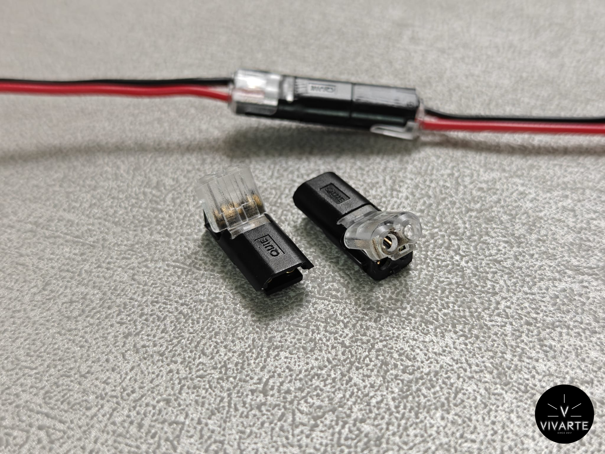 2PIN juhtmete kiirkinnitus – punase ja musta toitekaabli ühendamiseks