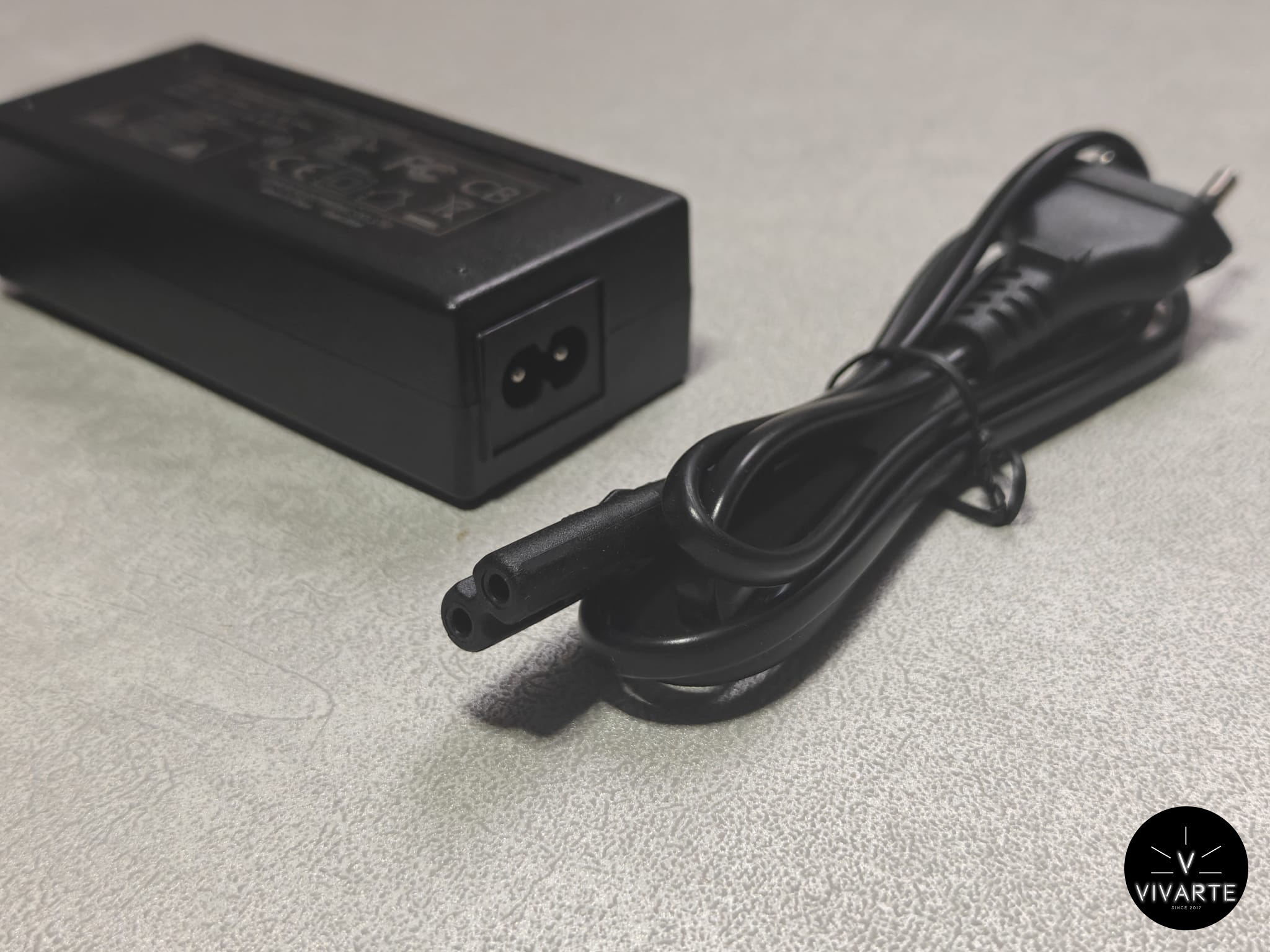 LED-adapter toiteplokk 24V tagantvaates koos sisendkaabliga