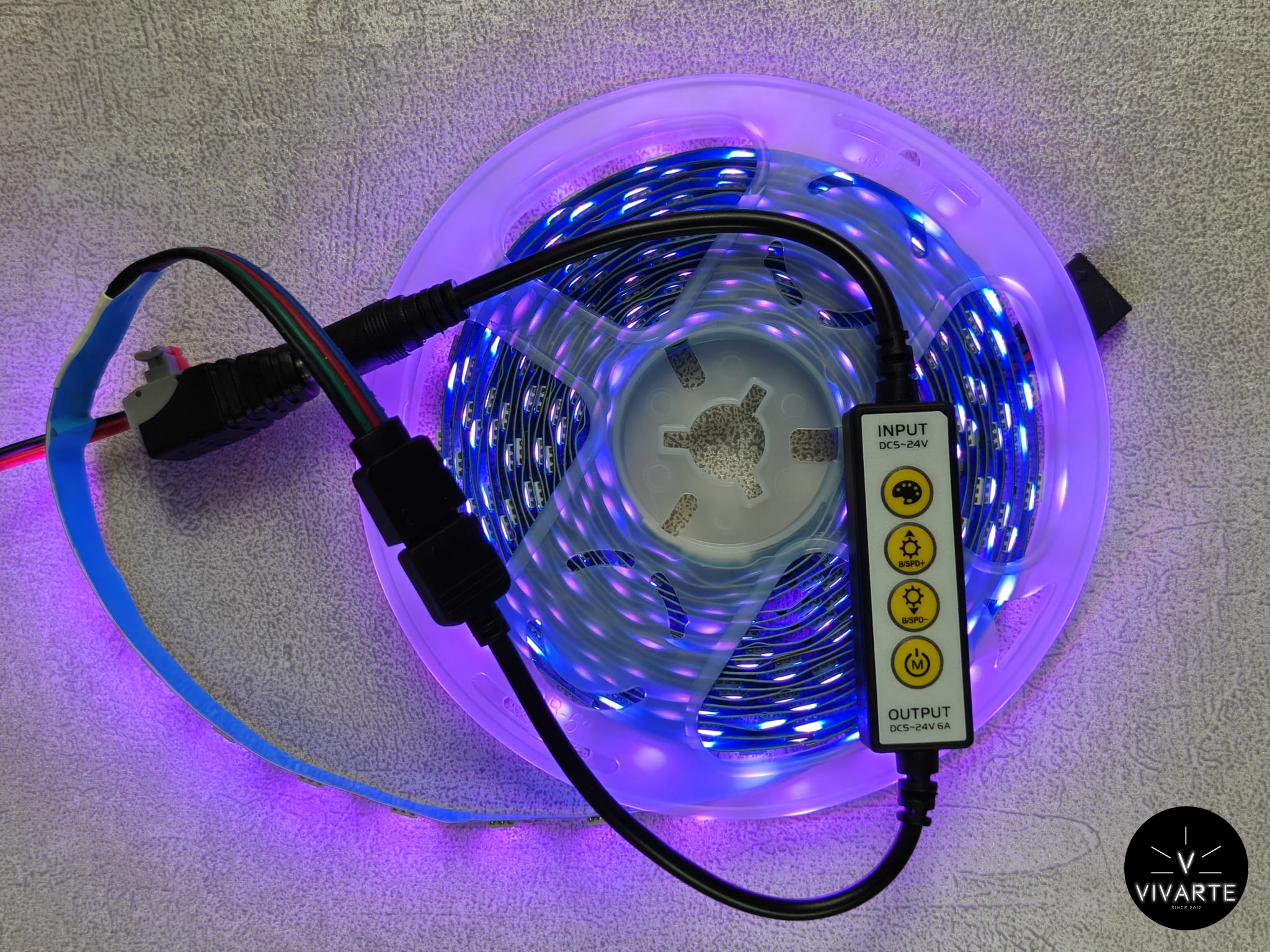 RGB LED-riba kontroller ühendatud LED-ribaga – Mini 4 Keys DC5–24V