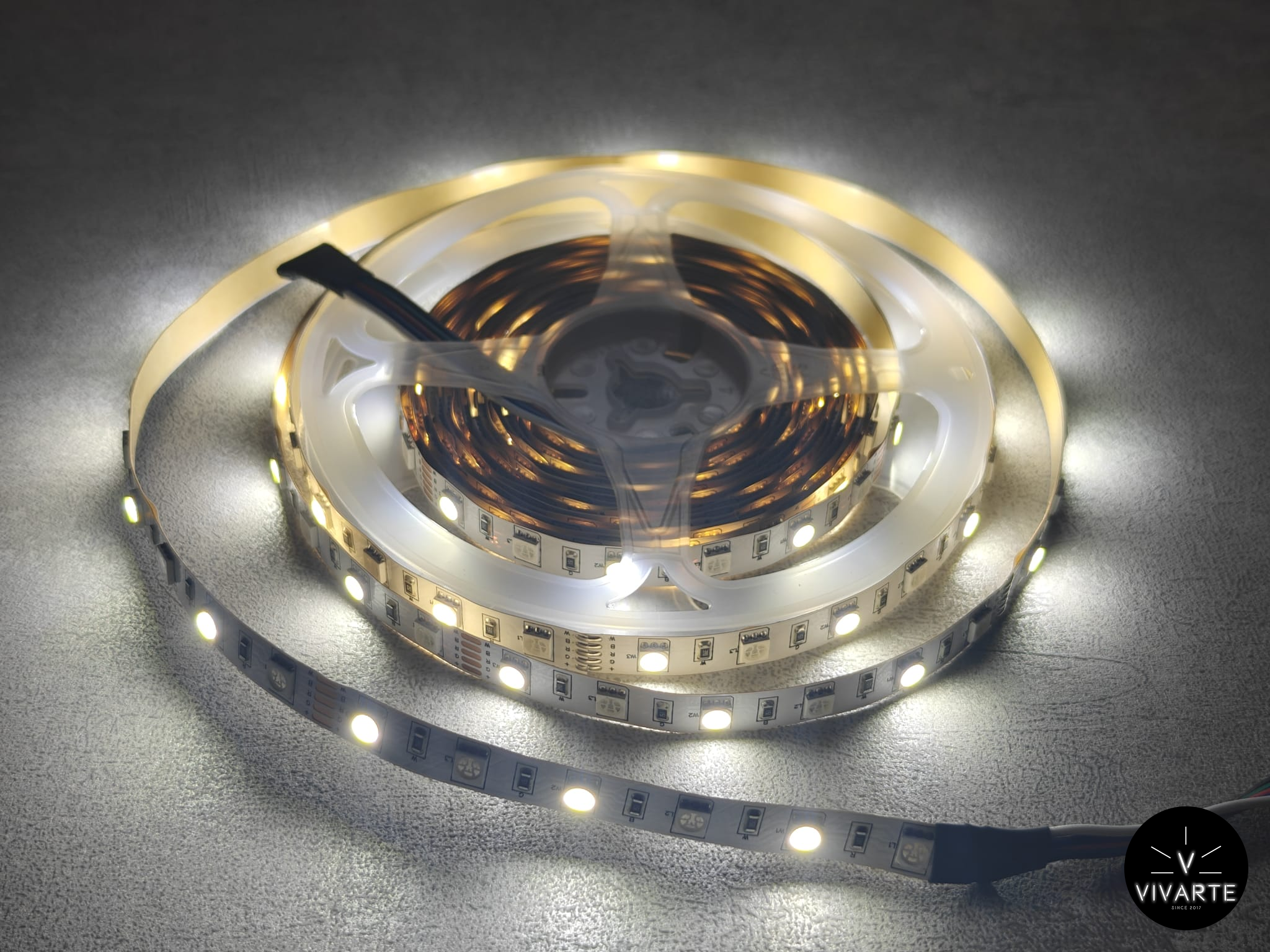 Vivarte SMD 5050 RGB + külm valge (RGB-CW) LED-riba – 12V, 12W/m, 5 m rull; 300 LED/5 m (150 RGB + 150 W), lõigatav iga 100 mm, 120° vaatenurk