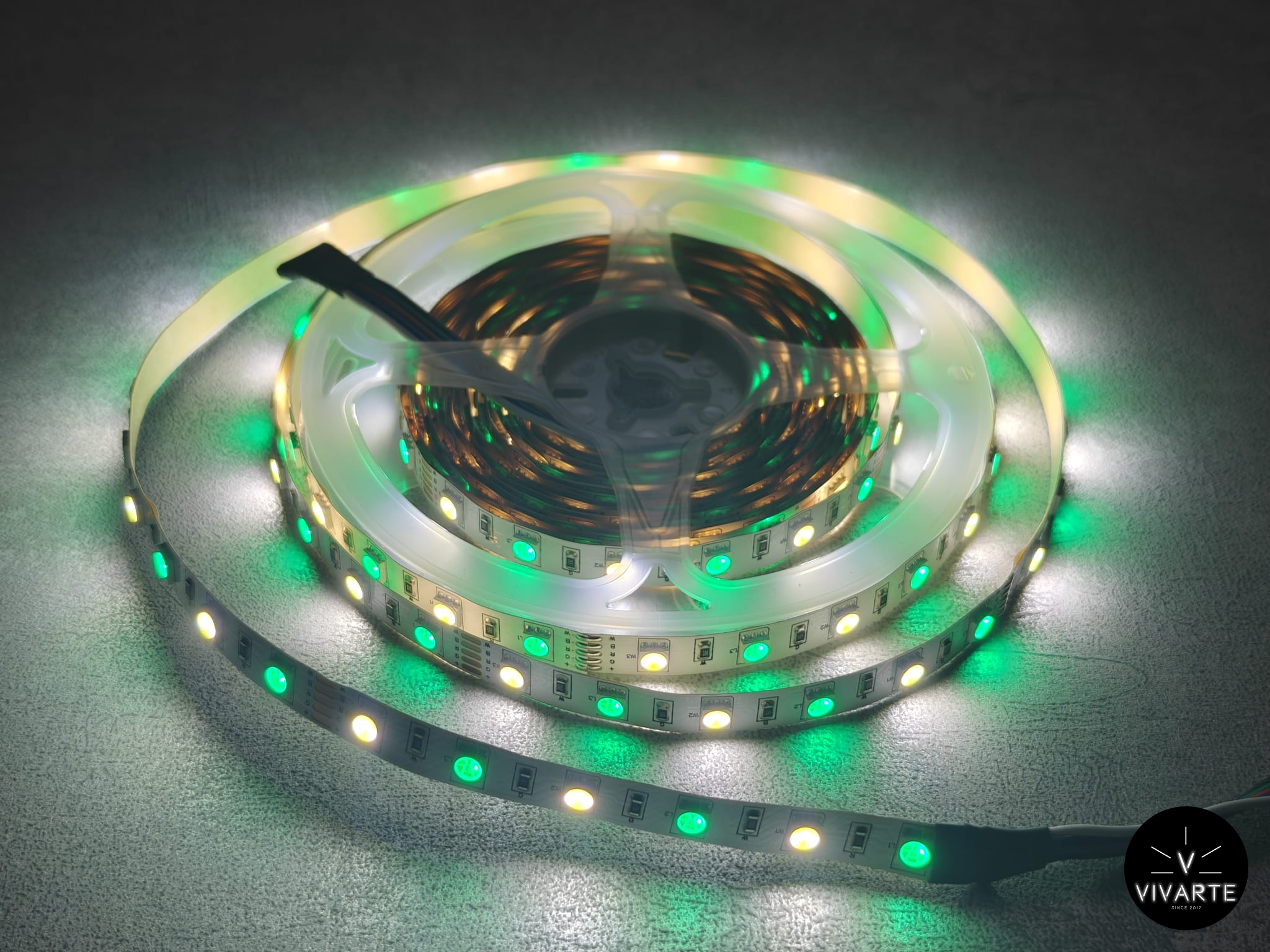 Vivarte SMD 5050 RGBW LED-riba – 12W/m, 12V, 5 m rull; 300 LED/5 m (150 RGB + 150 W), 120° vaatenurk, lõigatav iga 100 mm; variandid RGB-CW (RGB + külm valge) ja RGB-WW (RGB + soe valge)