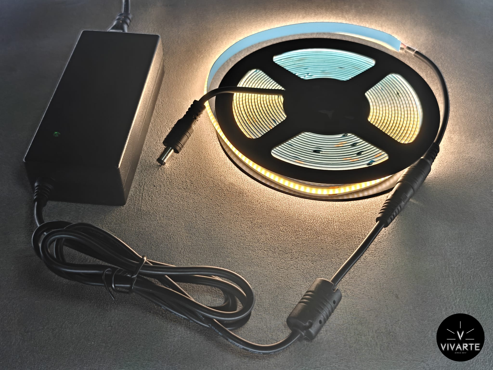 Adapter-tüüpi LED-toiteplokk IP20 ühendatuna FCOB LED-ribaga