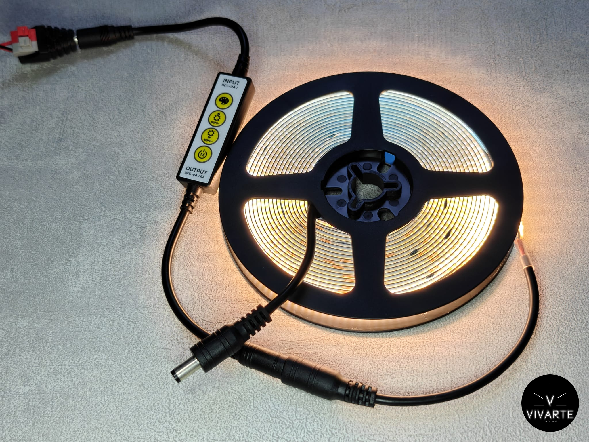 Ühevärvilise LED-riba kontroller ühendatud LED-ribaga – Mini 4 Keys, DC5–24V