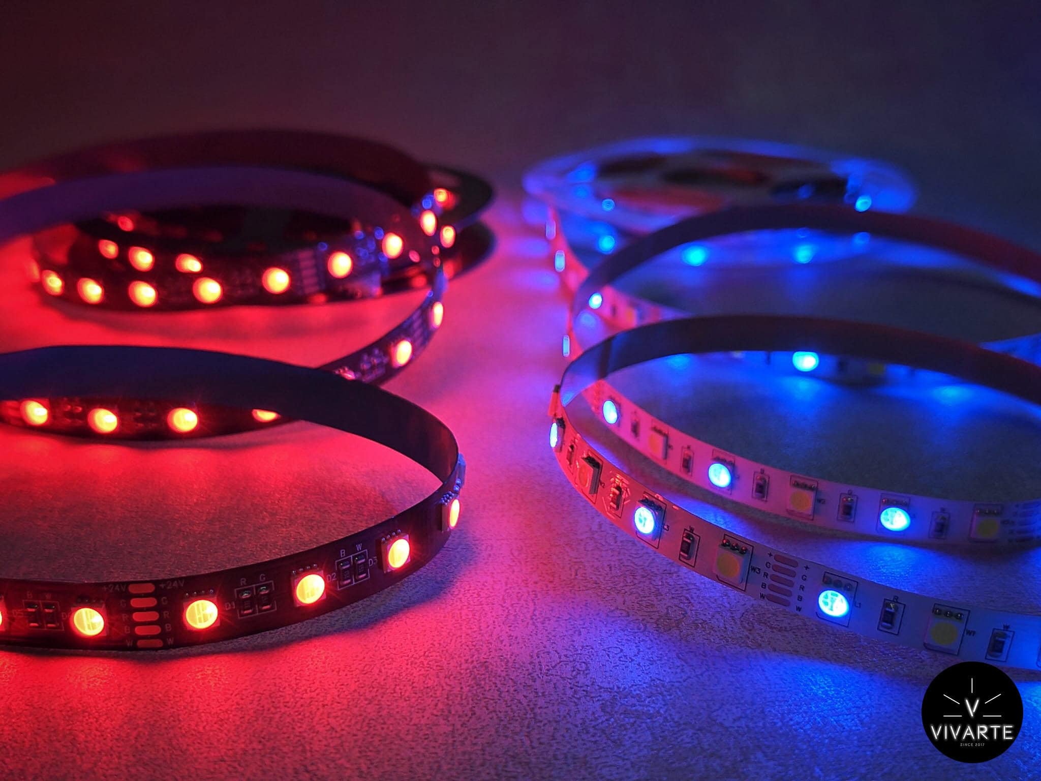 SMD RGB/RGBW LED-ribad – punane ja sinine, valgel ja mustal PCB-l; 12V/24V, IP20/IP65/IP67 – Vivarte