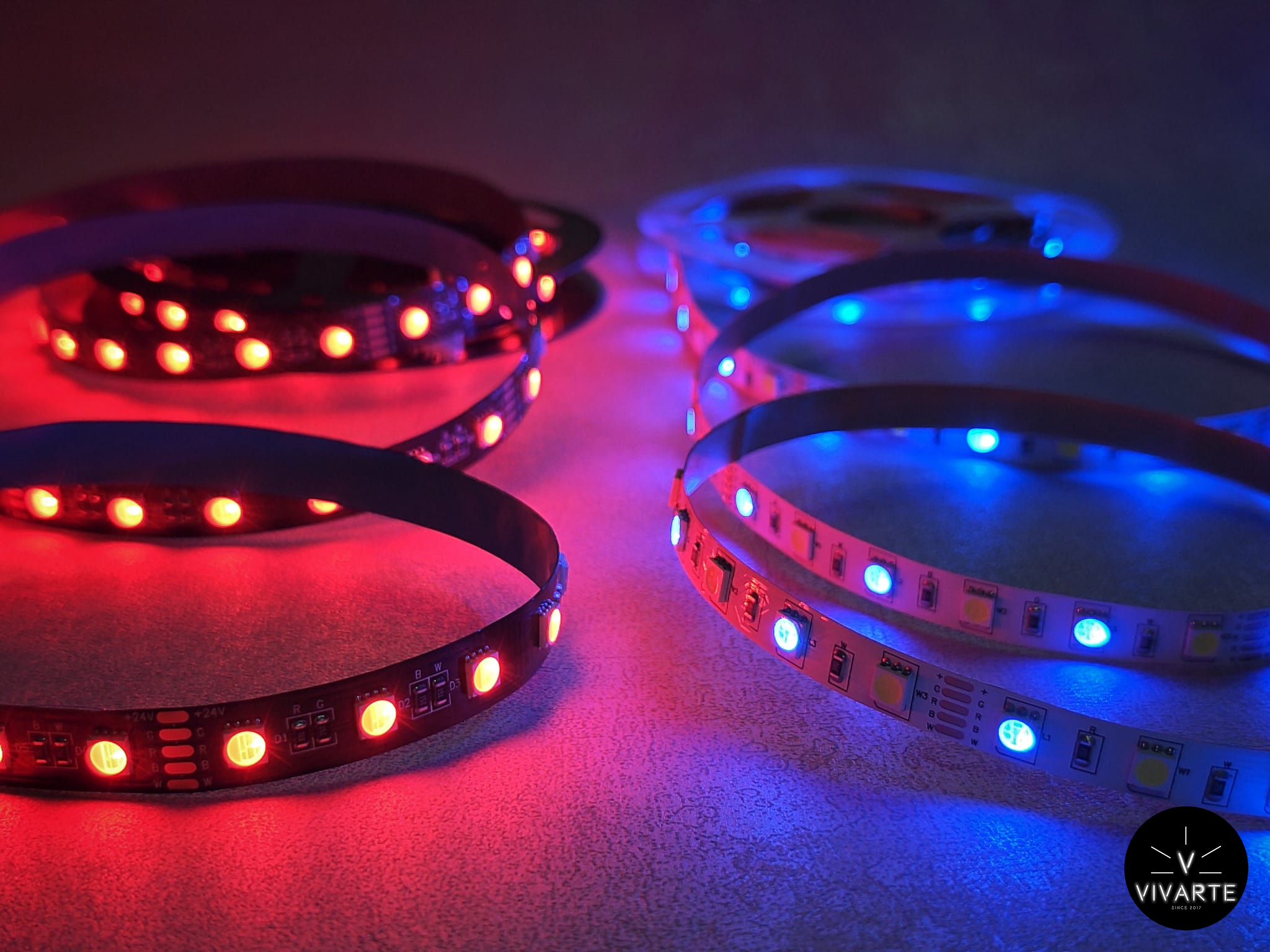 SMD RGB/RGBW LED-ribad – punane ja sinine, valgel ja mustal PCB-l; 12V/24V, IP20/IP65/IP67 – Vivarte