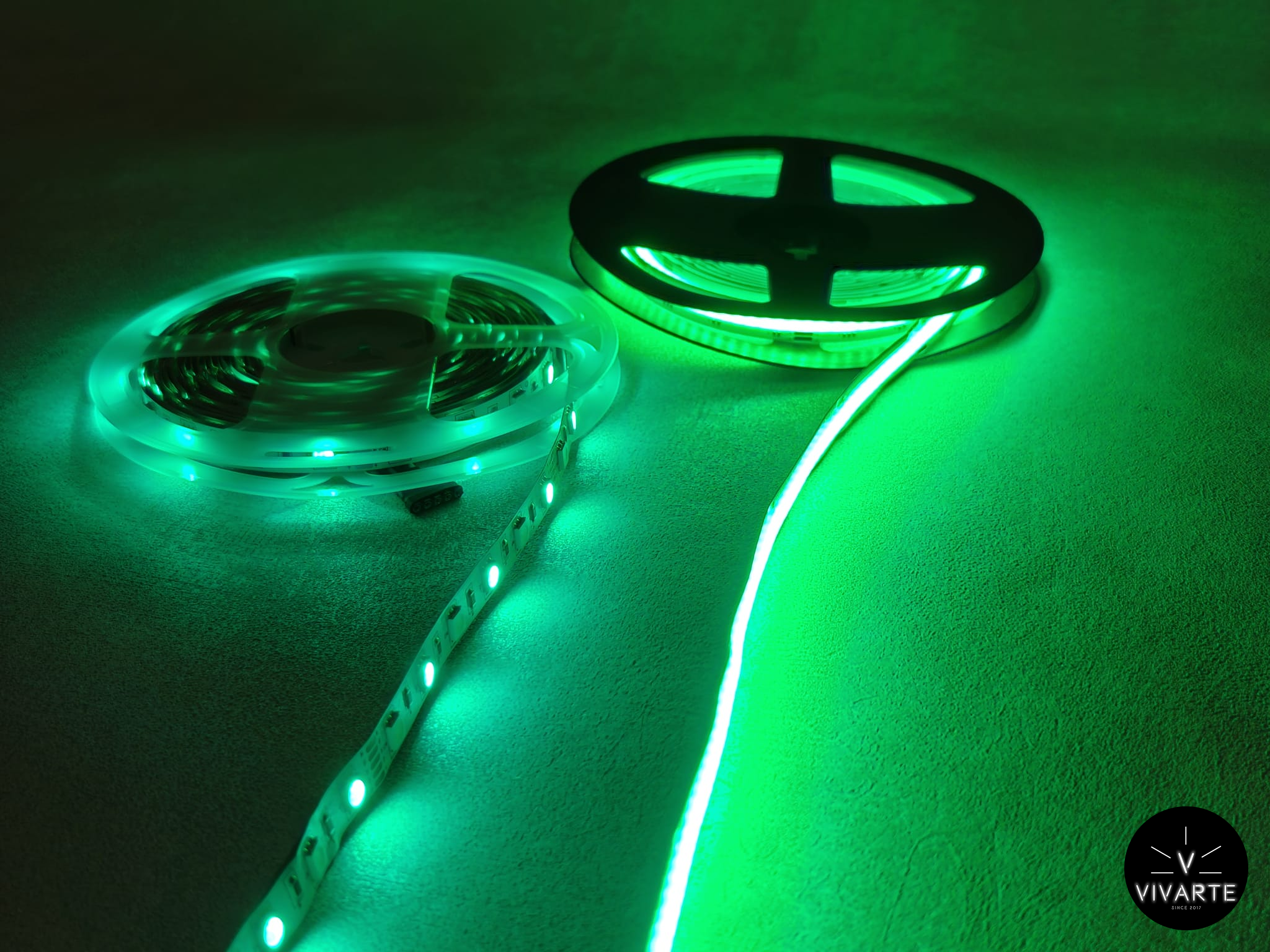 SMD RGB+W vs FCOB RGBW LED-riba – roheline toon, täppideta valgus vs nähtavad punktid; 12V/24V – Vivarte